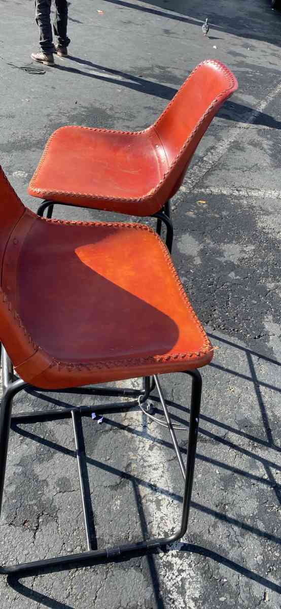 A pair Leader Bar stools - Adelanto, California