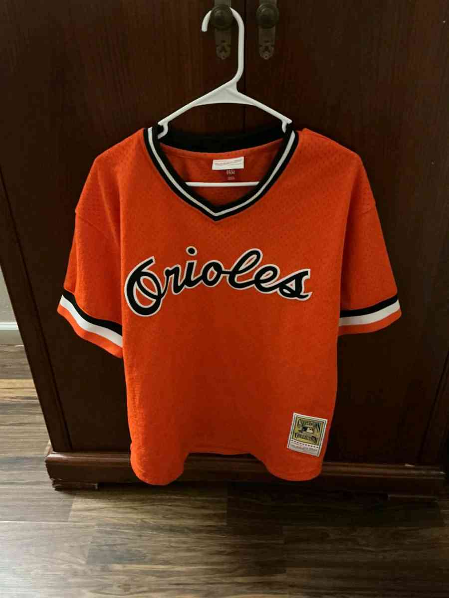 Mens XL Orange 8 Orioles Jersey - Atlanta, Georgia