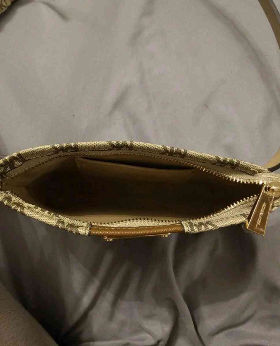 Michael Kors fanny pack - Dunbar, West Virginia - FleaMarketBay