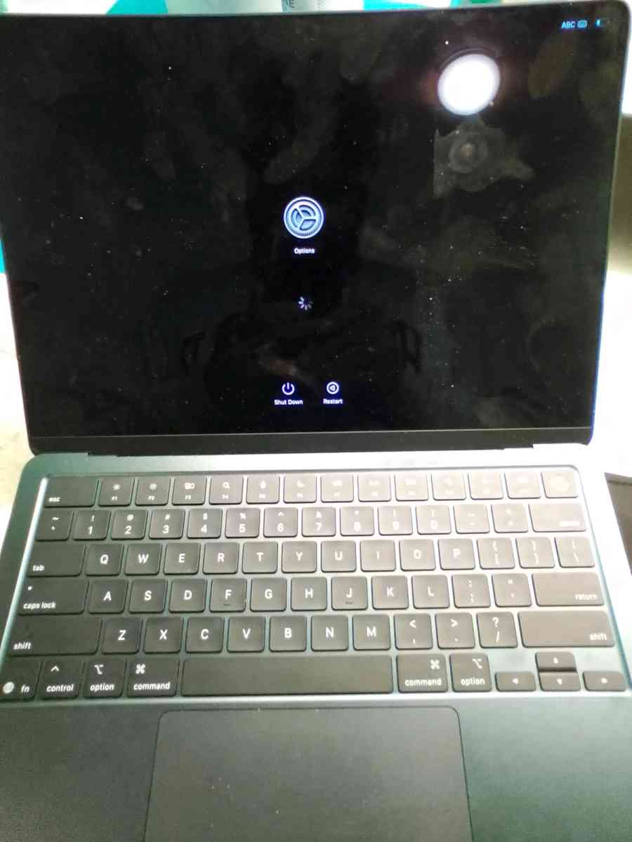 MACBOOK AIR 2025 - Bellevue, Washington - FleaMarketBay