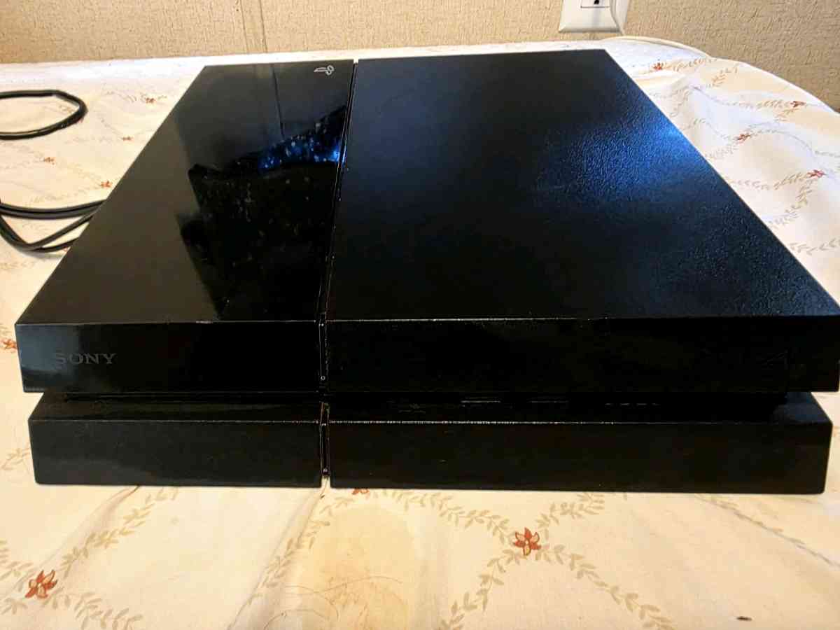 PS4 Bundle only in good condition - Brazoria, Texas - FleaMarketBay