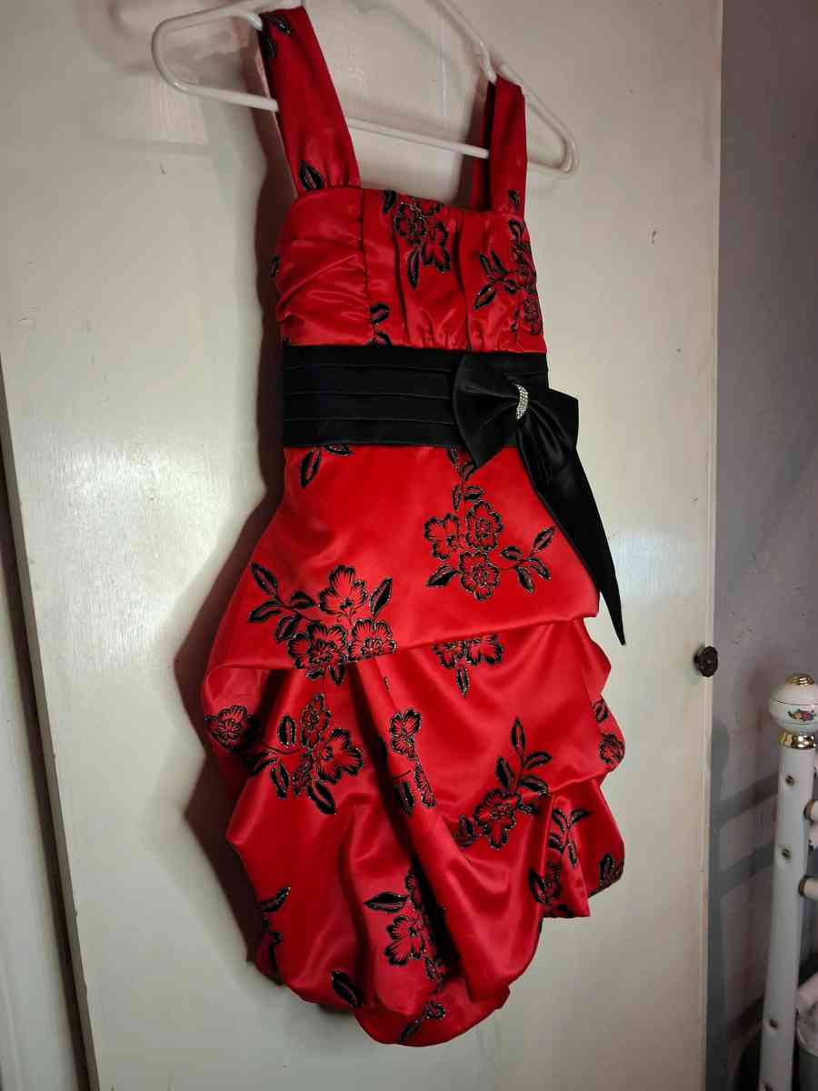 Girls szM Red and black Formal dress - Bridge City, Texas - FleaMarketBay