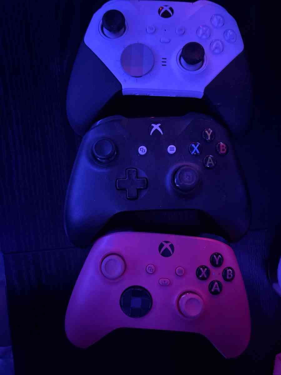 Xbox Controllers - Addieville, Illinois