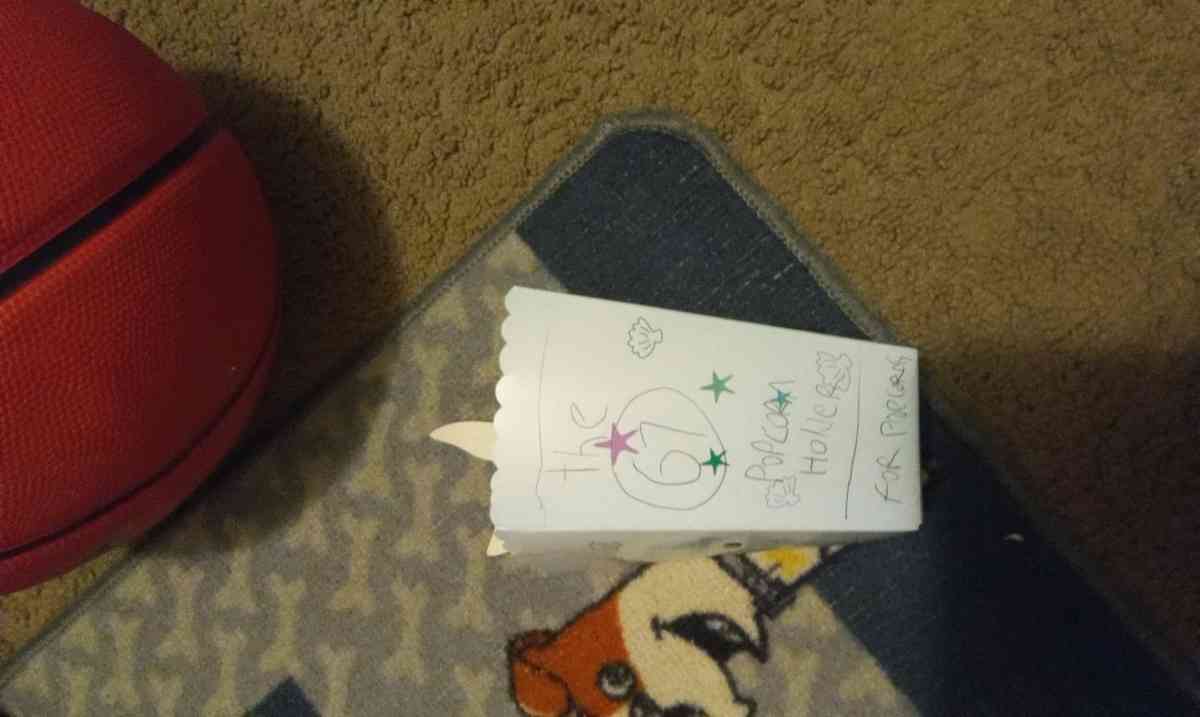 67 Popcorn holder - Traverse City, Michigan - FleaMarketBay