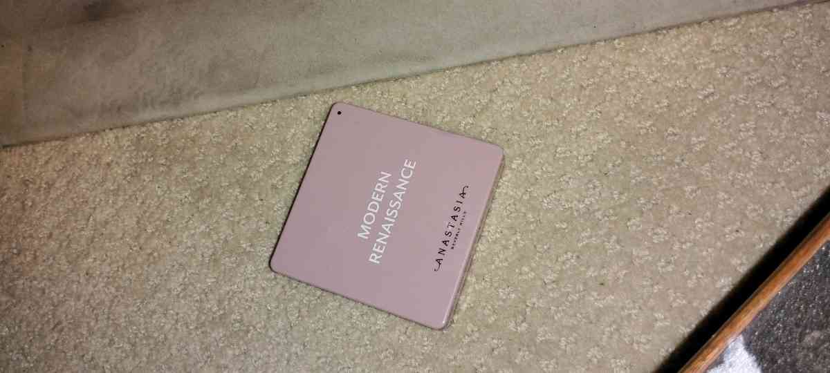 Anastasia Mini Eyeshadow Pallet - Ventura, California - FleaMarketBay