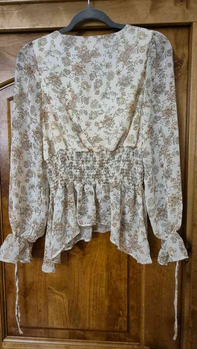 London Rose floral blouse - Loomis, California - FleaMarketBay