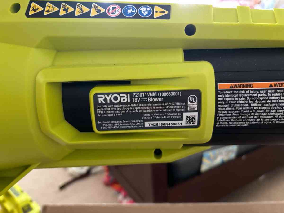 Ryobi P21110 blower kit with battery n charger - Anderson, South Carolina - FleaMarketBay