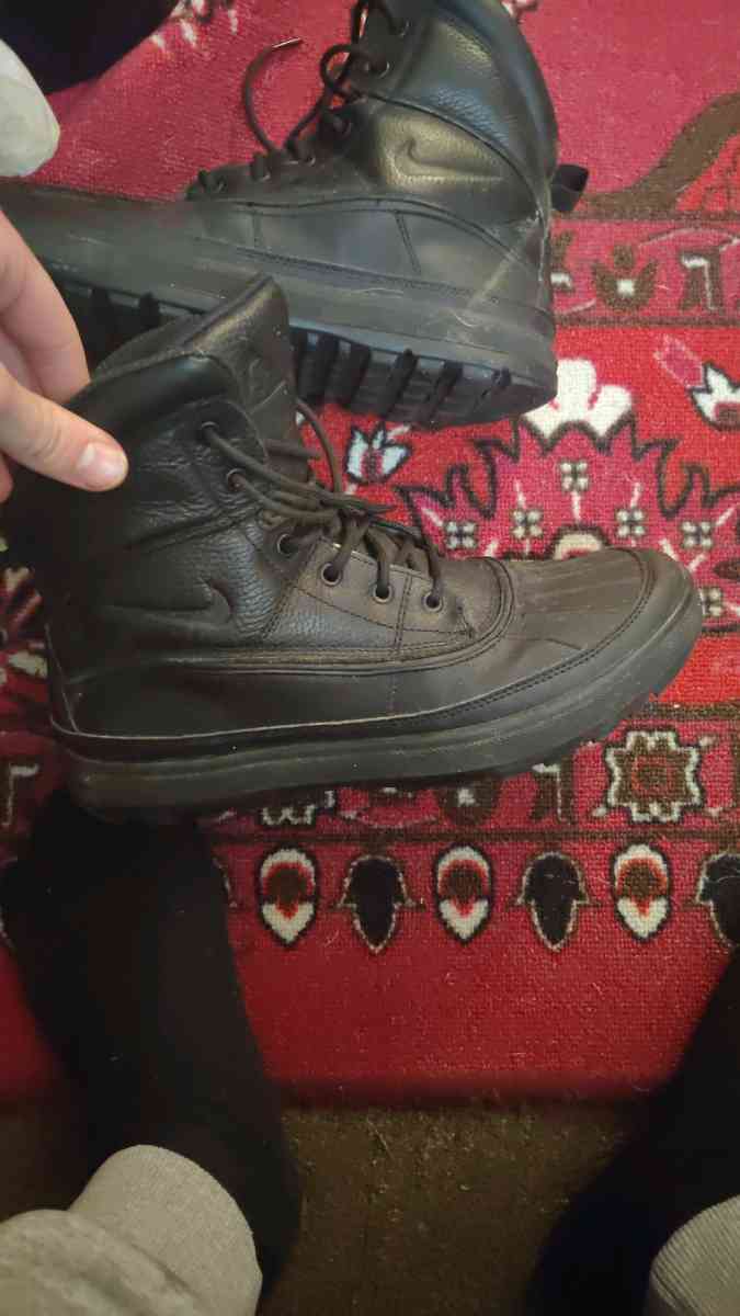 Nike boots - Columbus, Ohio - FleaMarketBay