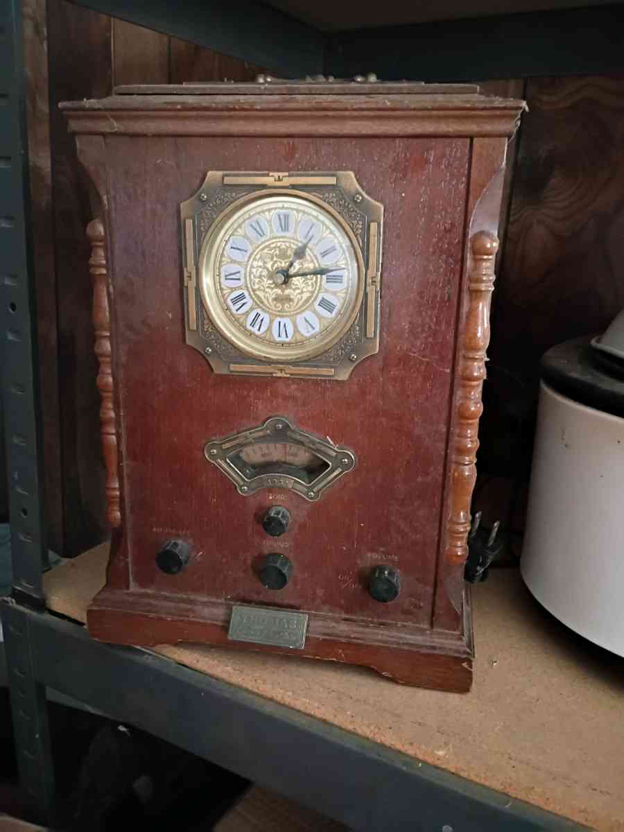 Antique Clock And Radio - Columbia, Missouri