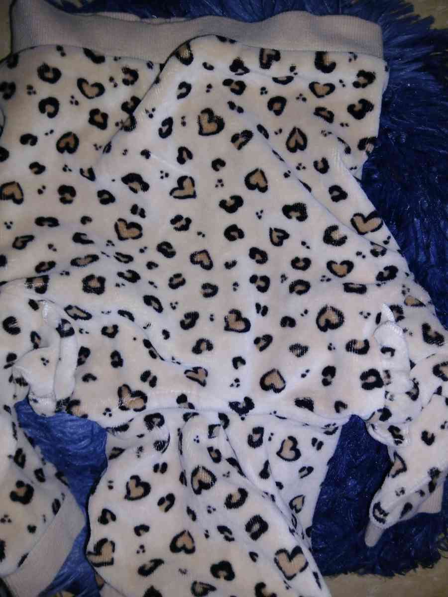 baby cheetah  sweater - New Bedford, Massachusetts - FleaMarketBay