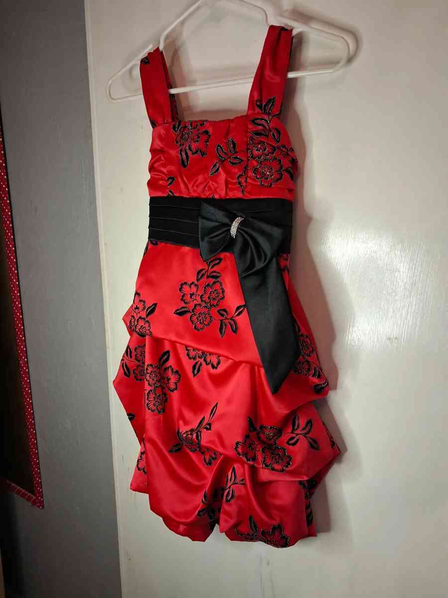 Girls szM Red and black Formal dress - Bridge City, Texas - FleaMarketBay