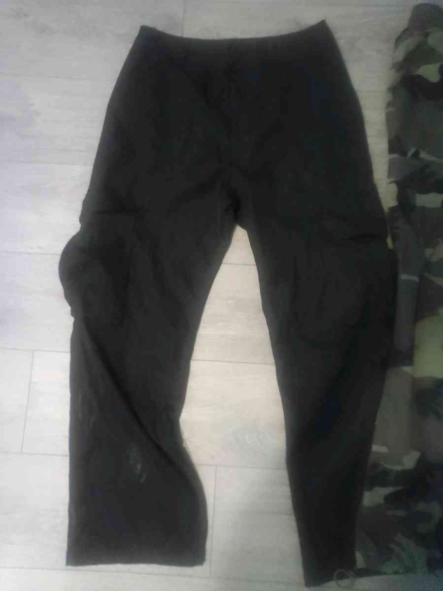 2 FOR 1 Cargo pants - Bronx, New York - FleaMarketBay