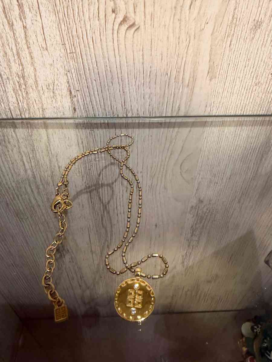 Givenchy gold tone necklace - Ridgewood, New York - FleaMarketBay