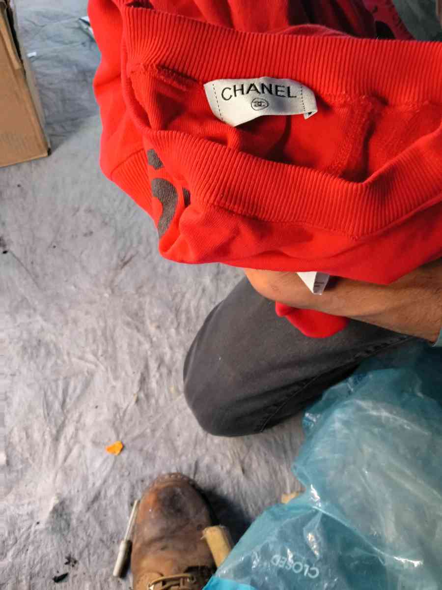 Chanel sweatshirt - North Hollywood, California - FleaMarketBay