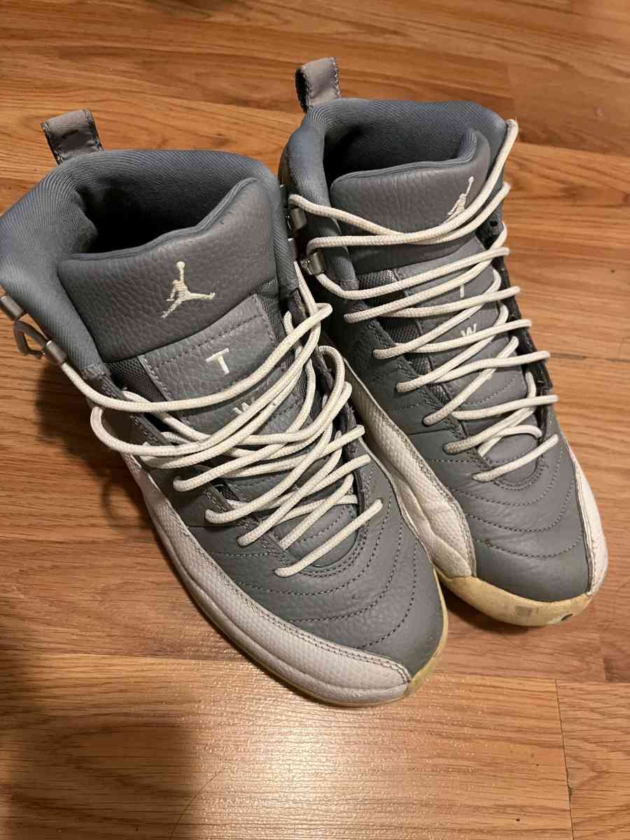 size 7 jordan 12s take for 20 - Brooklyn, New York - FleaMarketBay