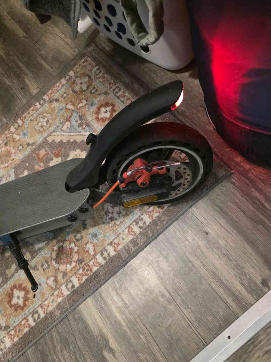 5th wheel E scooter hardly used - Covington, Kentucky - FleaMarketBay