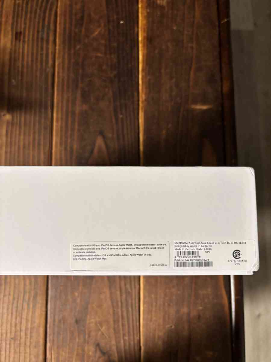 AirPods Max - Sacramento, California - FleaMarketBay