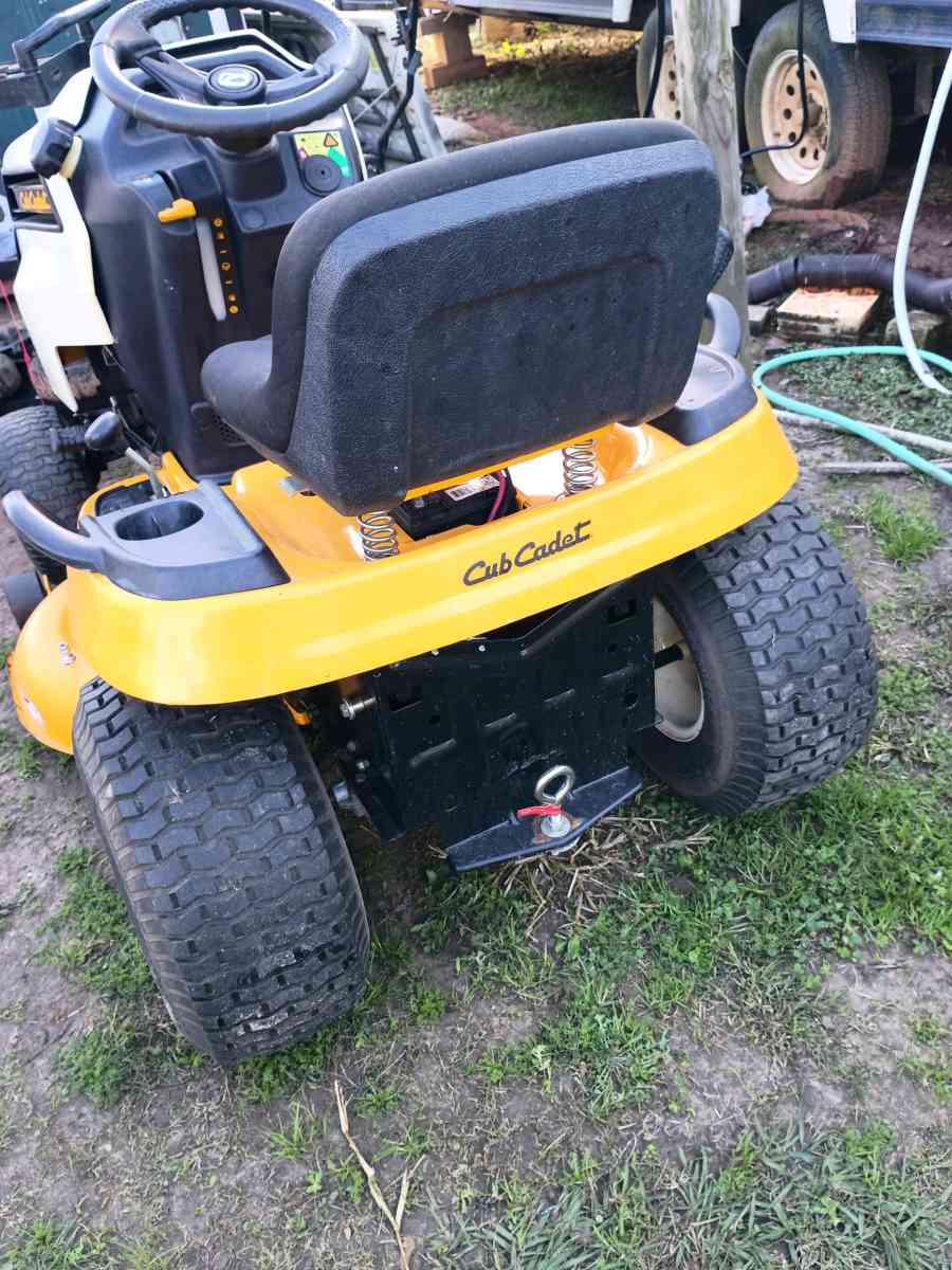 Cub cadet riding mower - Foley, Alabama - FleaMarketBay