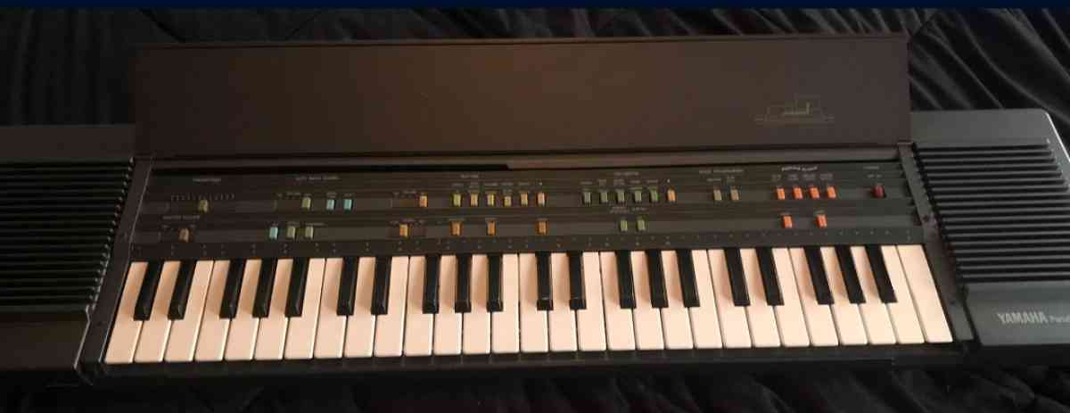 1984 YAMAHA PortaSound PCS 500 Digital Keyboard