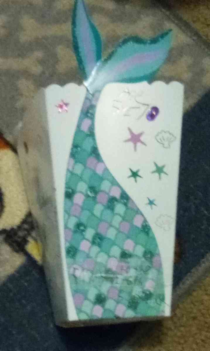 67 Popcorn holder - Traverse City, Michigan - FleaMarketBay