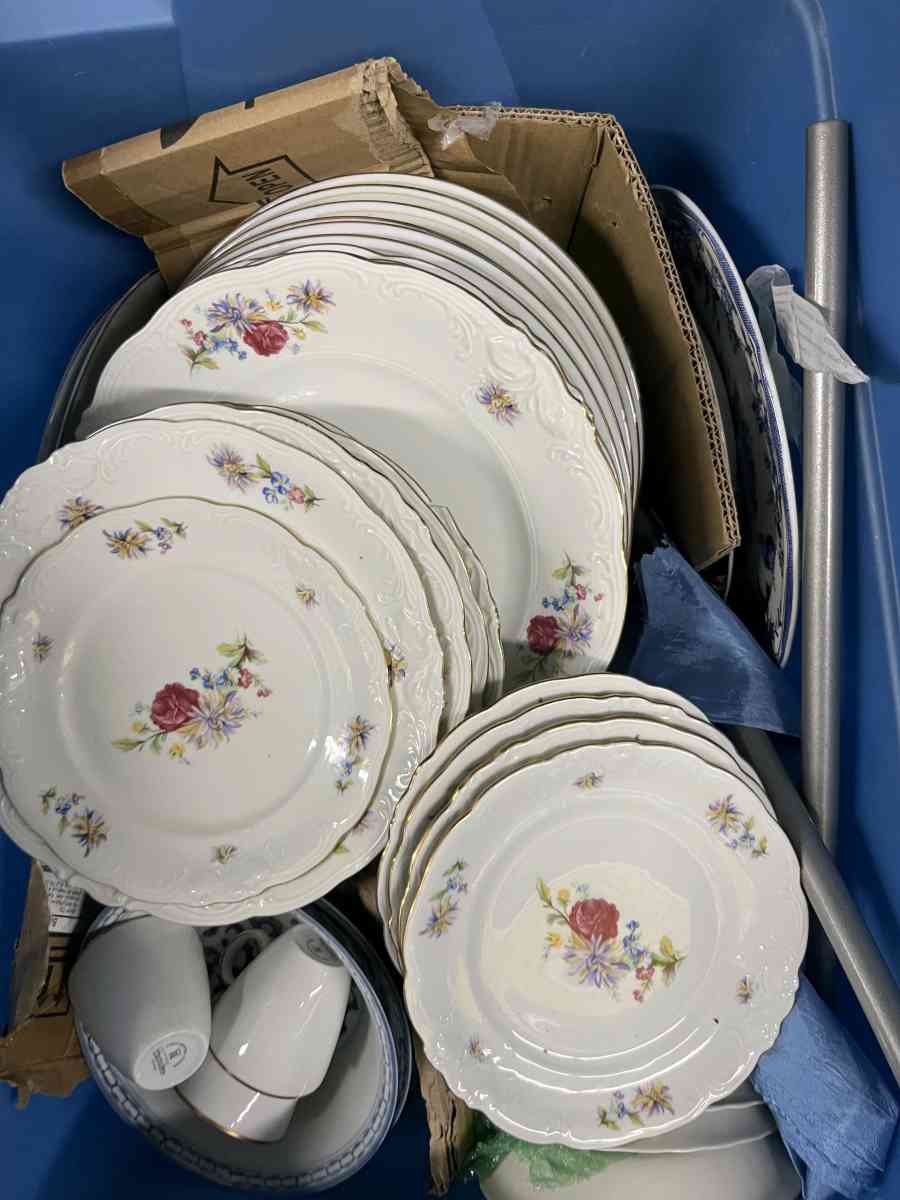 Vintage plates - Metairie, Louisiana - FleaMarketBay