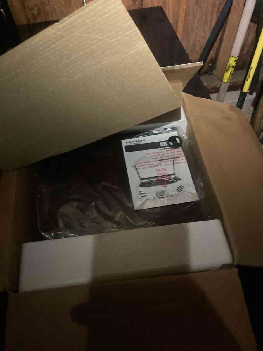 Crosley CR70 3in1 Center - Essington, Pennsylvania - FleaMarketBay