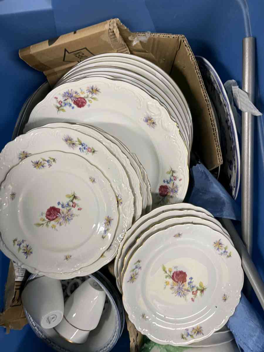 Vintage plates - Metairie, Louisiana - FleaMarketBay
