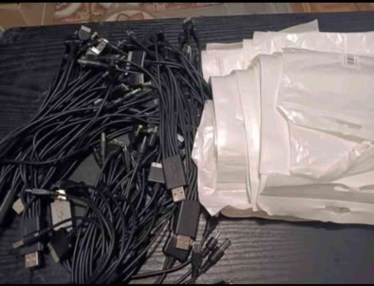 MULTIPLE CHARGING CABLES - Bronx, New York - FleaMarketBay