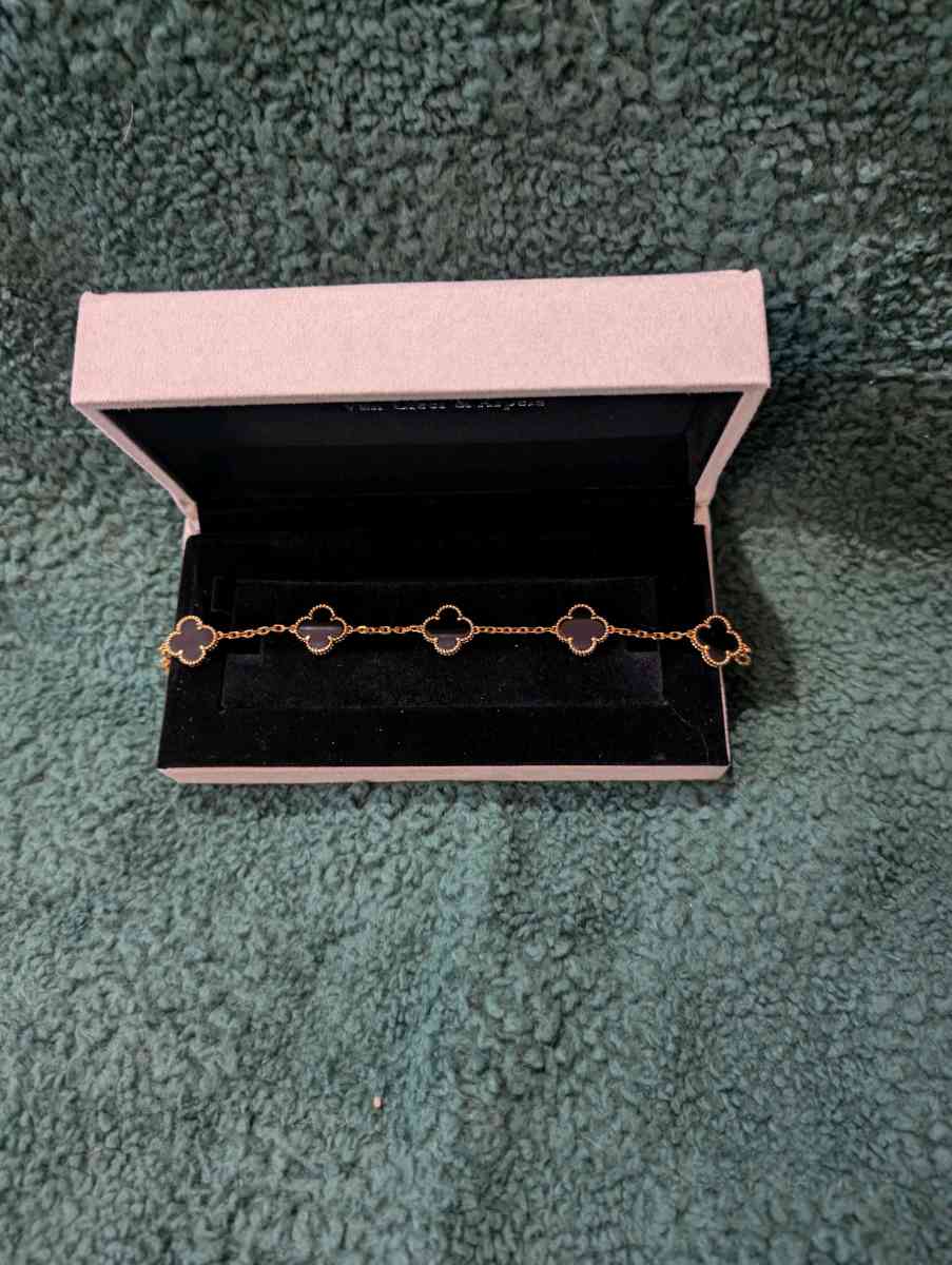 VCA 18k pvd black onyx and gold clover bracelet