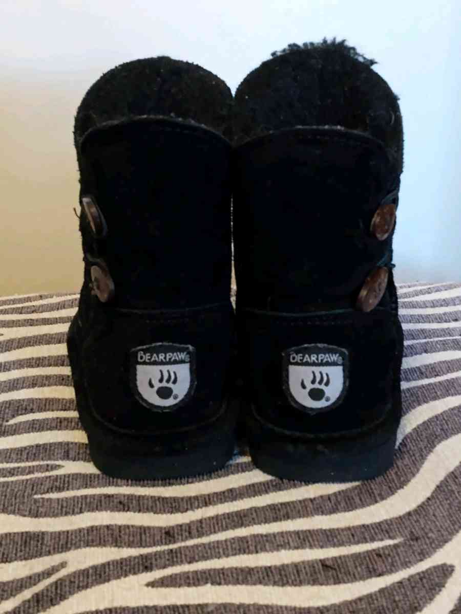 Bearpaw Kids Boots Size 10 Black  Great Condition - Portsmouth, Ohio - FleaMarketBay