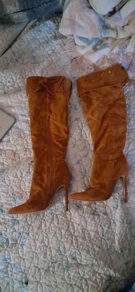 knee high boots - Hudson, Florida - FleaMarketBay