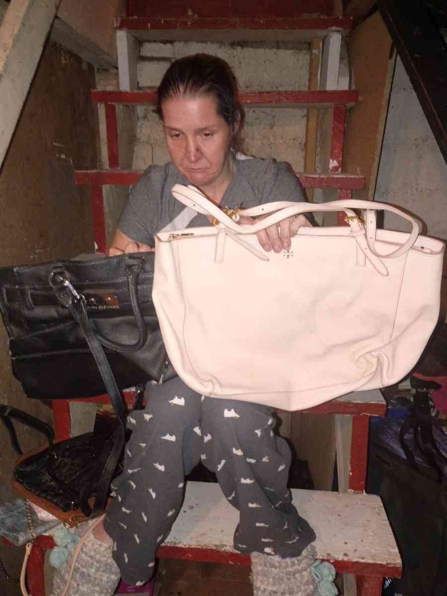 all purses for 5dollars - Agency, Missouri - FleaMarketBay