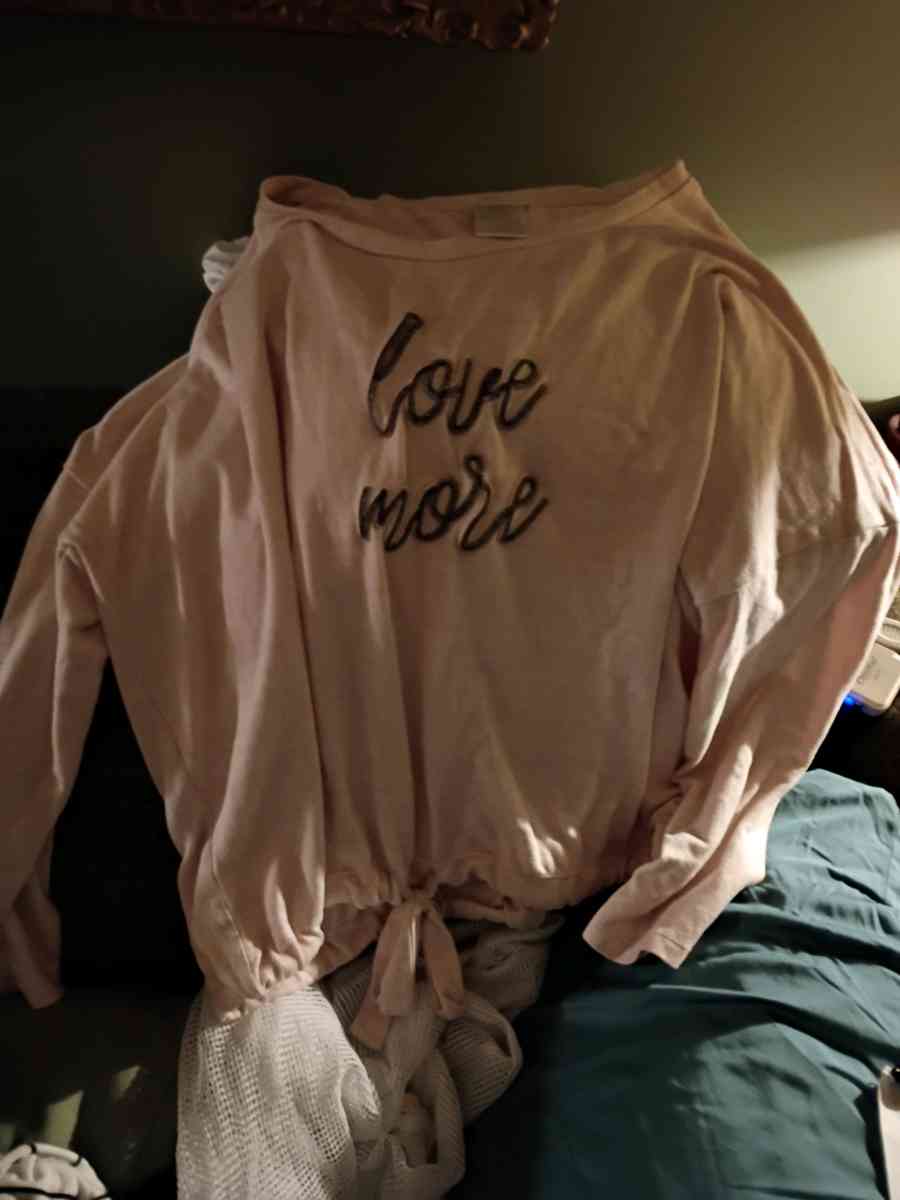 Tons OF Womans Cloths Sizes Very - Columbia, Missouri - FleaMarketBay