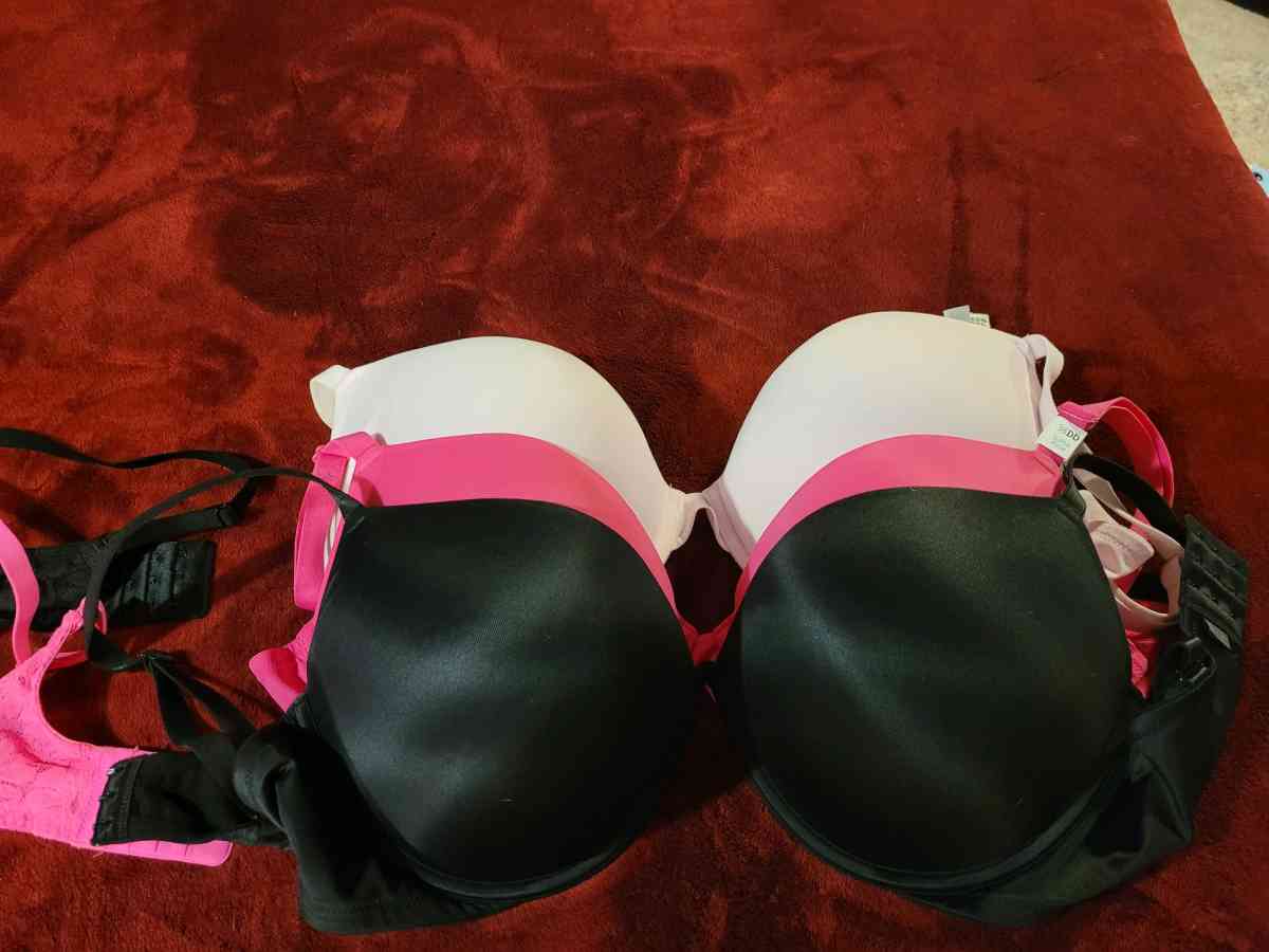Victoria secret pink extreme push up bras - Le Center, Minnesota - FleaMarketBay