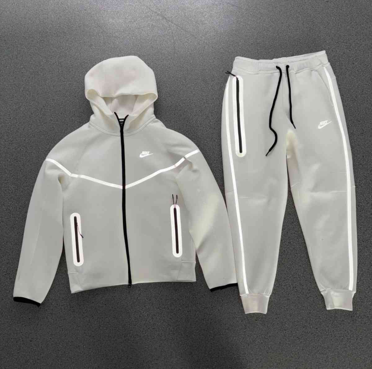 white Nike tech reflective - Germantown, Maryland