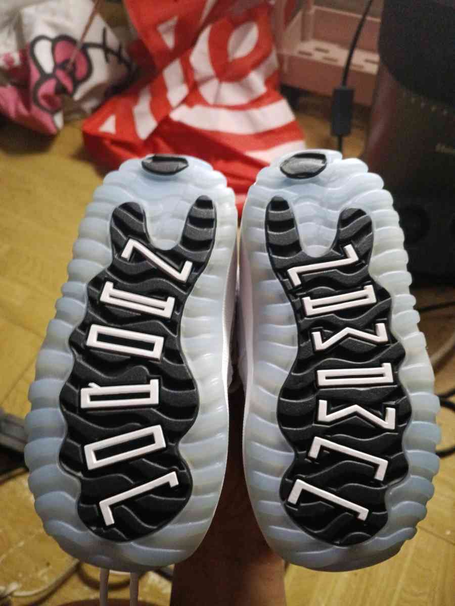 jordan legend blues 11s - Brooklyn, New York