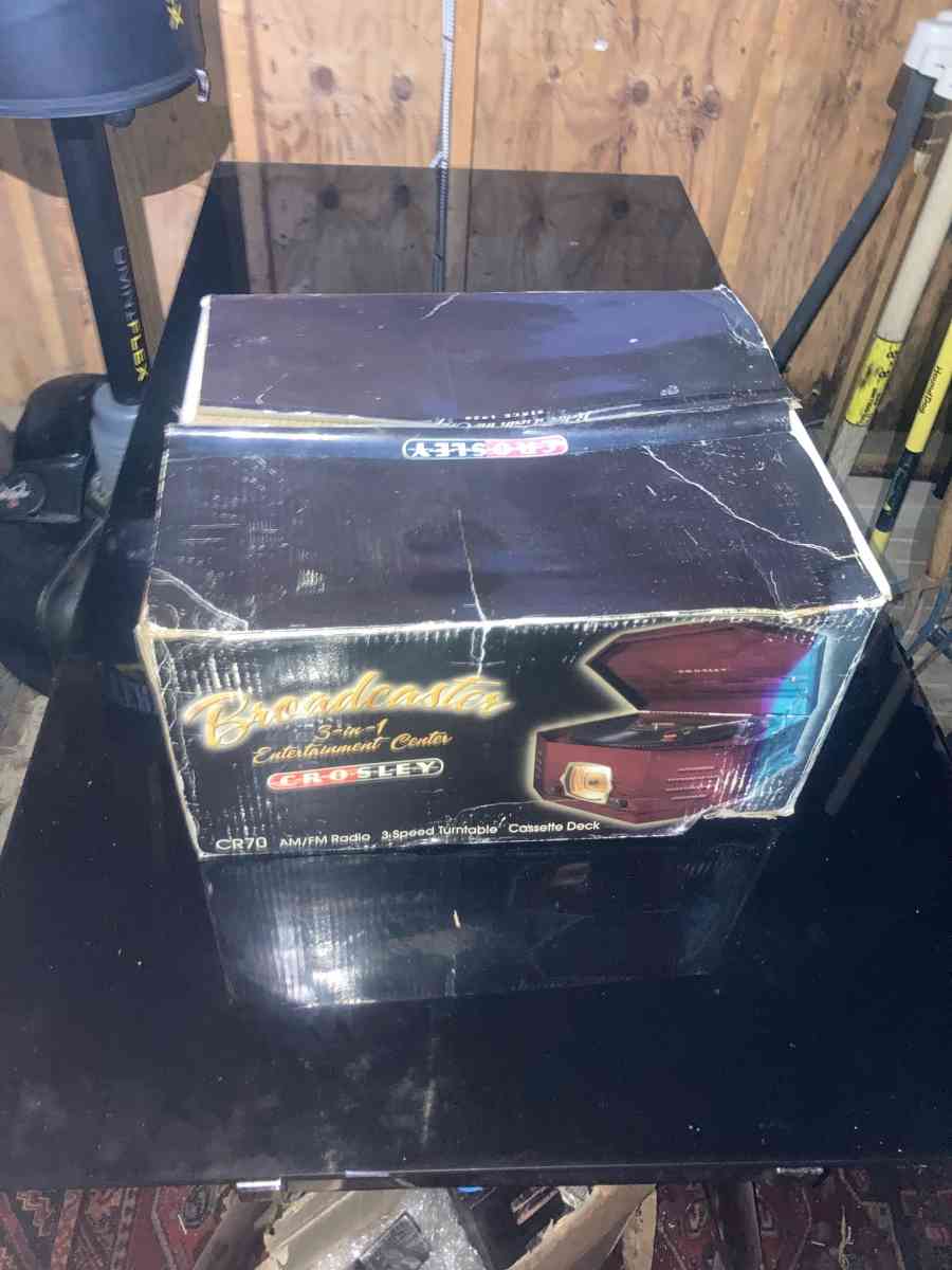 Crosley CR70 3in1 Center - Essington, Pennsylvania - FleaMarketBay