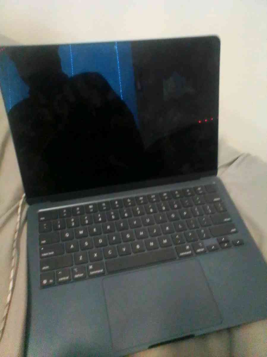 MACBOOK AIR 2025 - Bellevue, Washington - FleaMarketBay