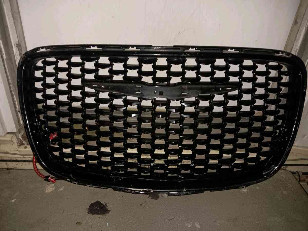 OEM Mopar Chrysler 300 grille shock absorber fog light - Detroit, Michigan - FleaMarketBay