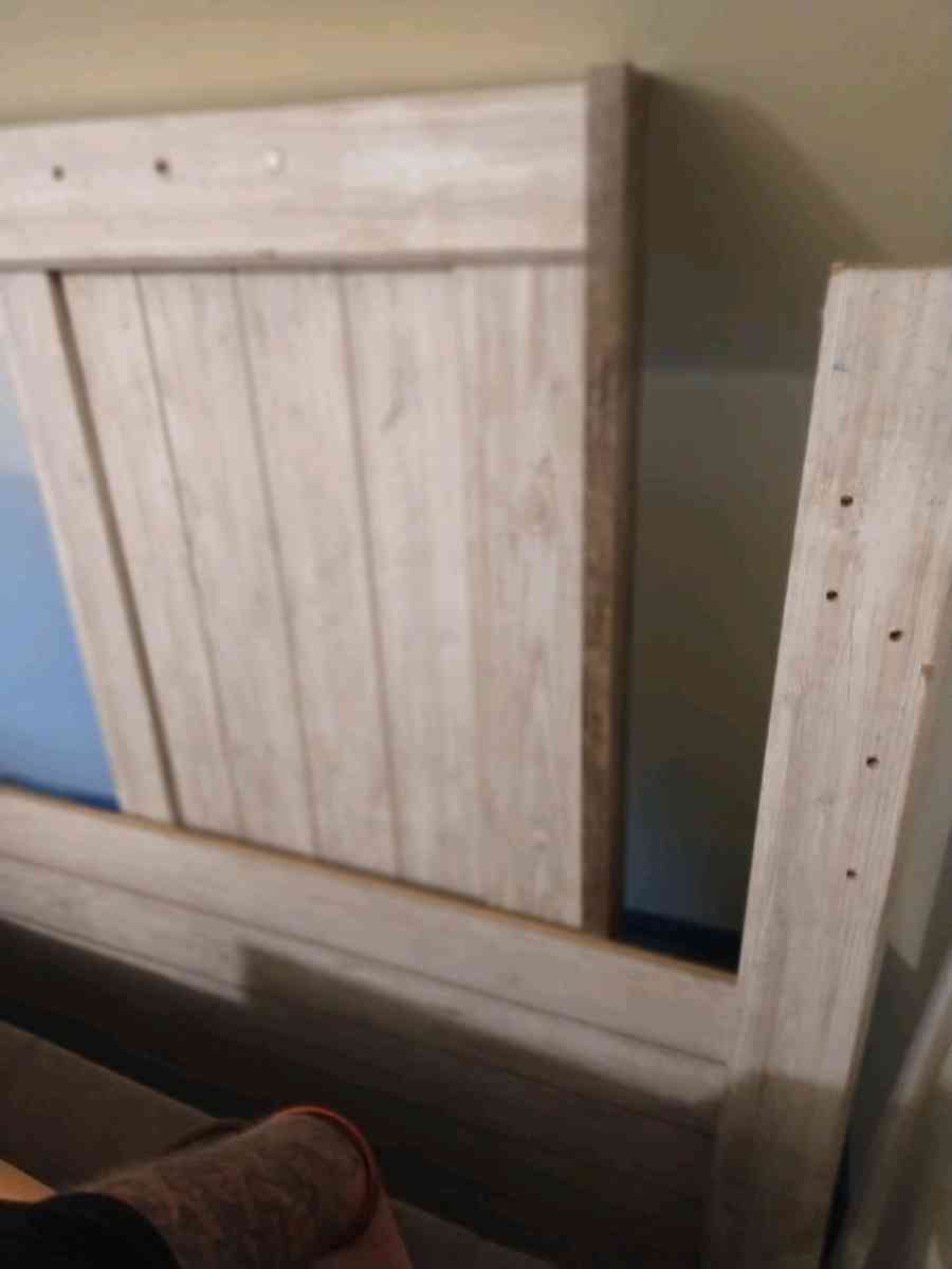 2 footboard headboards and frame - Collinsville, Illinois - FleaMarketBay