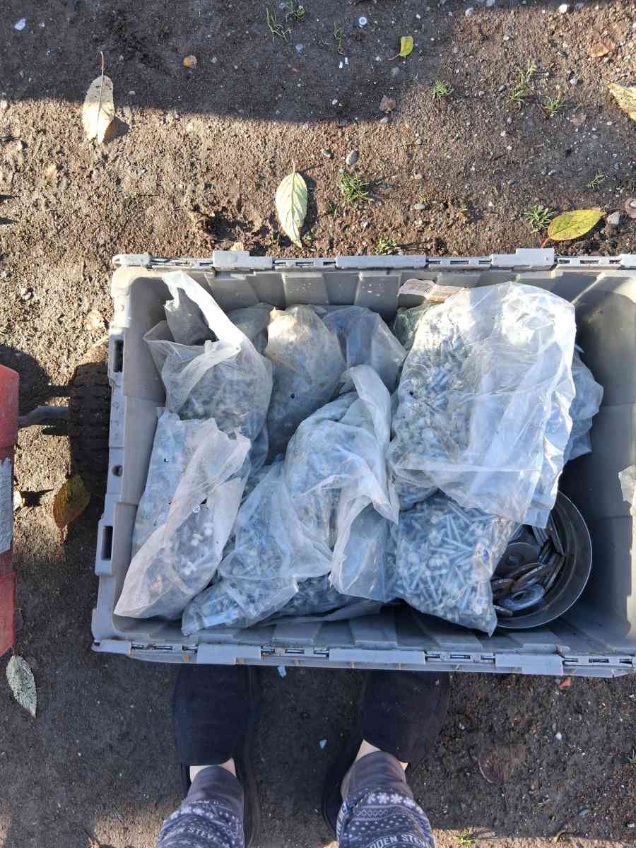 self tapping  screws and nails and washers - Sedro Woolley, Washington - FleaMarketBay