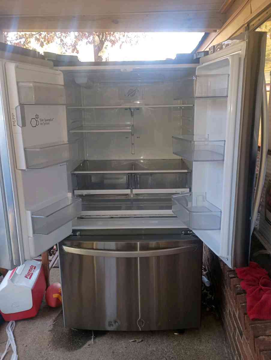 Stainless steel LG WiFi Smart Refrigerator - Greenville, South Carolina - FleaMarketBay