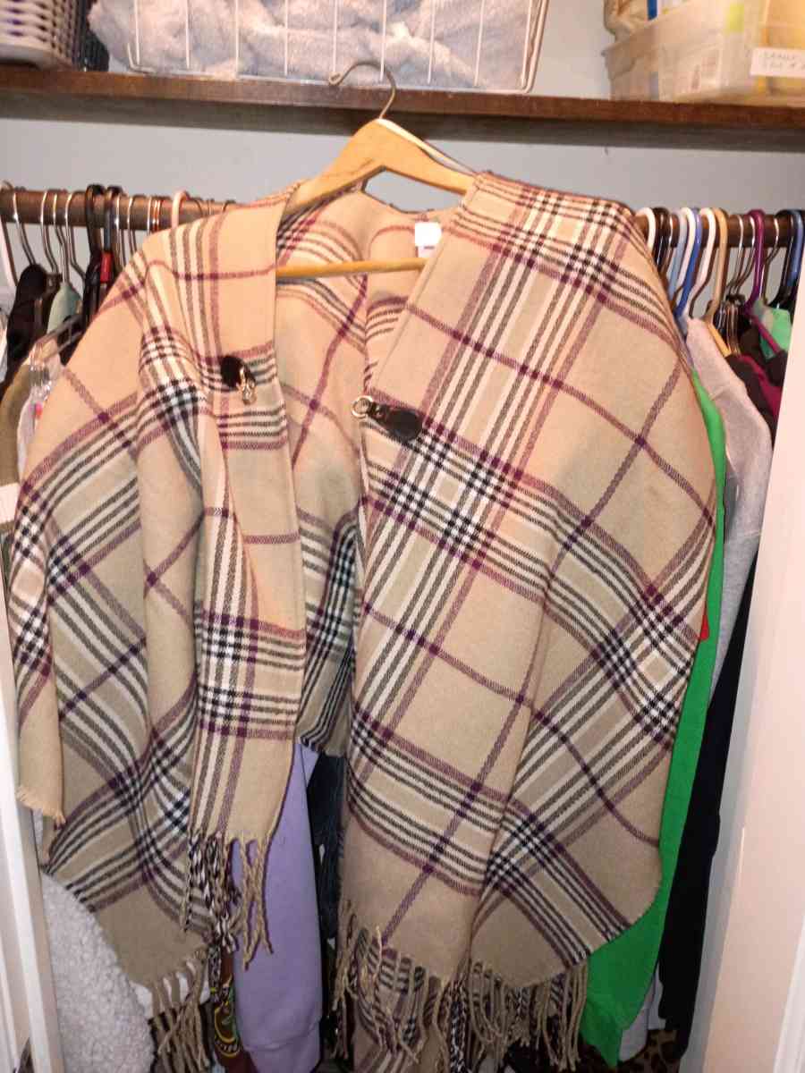 LOT Of Womens Clothing And Shoes - Columbia, Missouri - FleaMarketBay