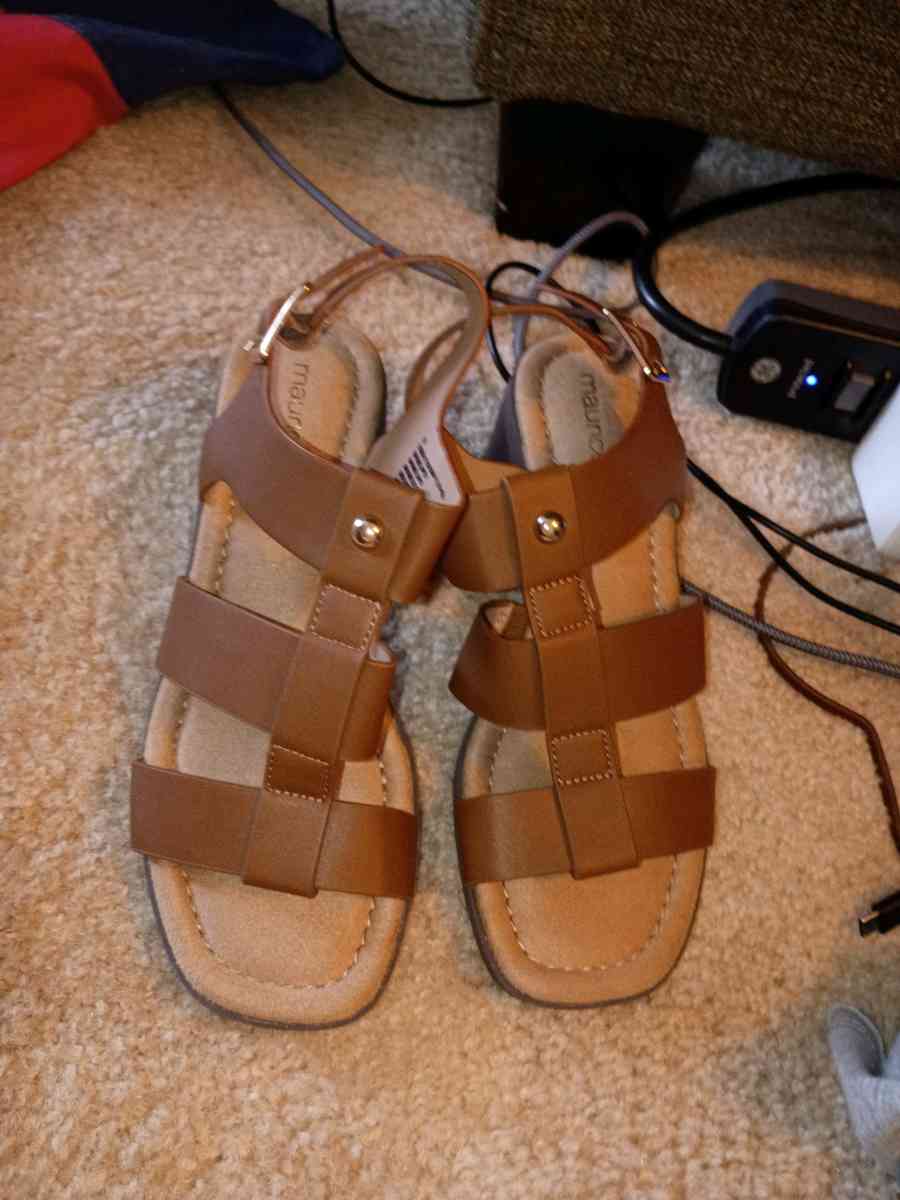 Big Variety Of Womens Cloths An Shoes - Columbia, Missouri