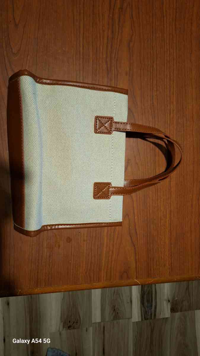 Burberry bag - Indiana, Pennsylvania - FleaMarketBay