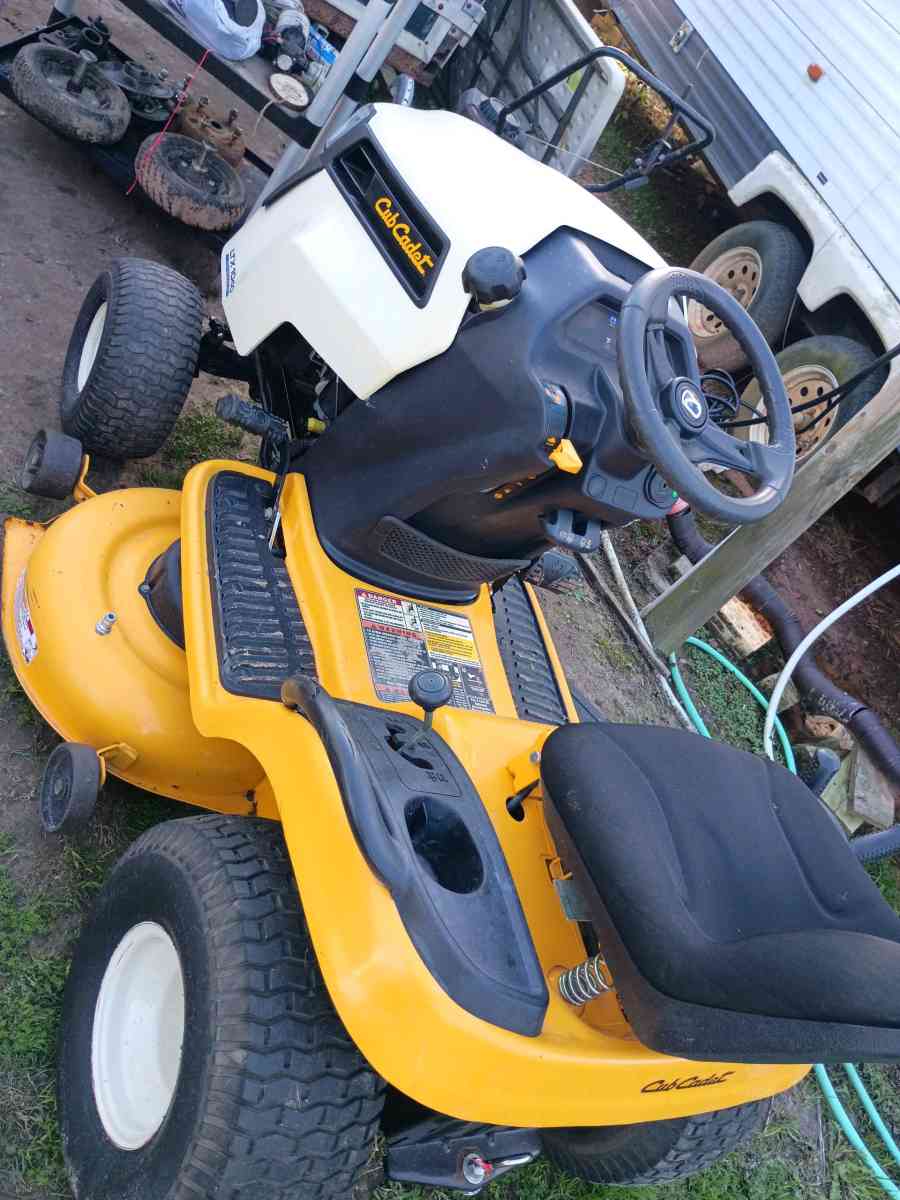 Cub cadet riding mower - Foley, Alabama - FleaMarketBay