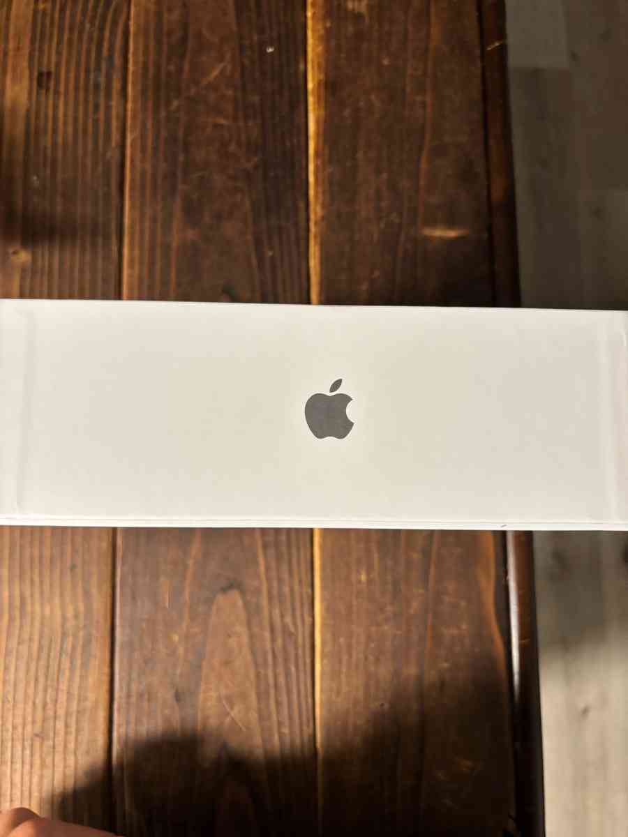 AirPods Max - Sacramento, California - FleaMarketBay