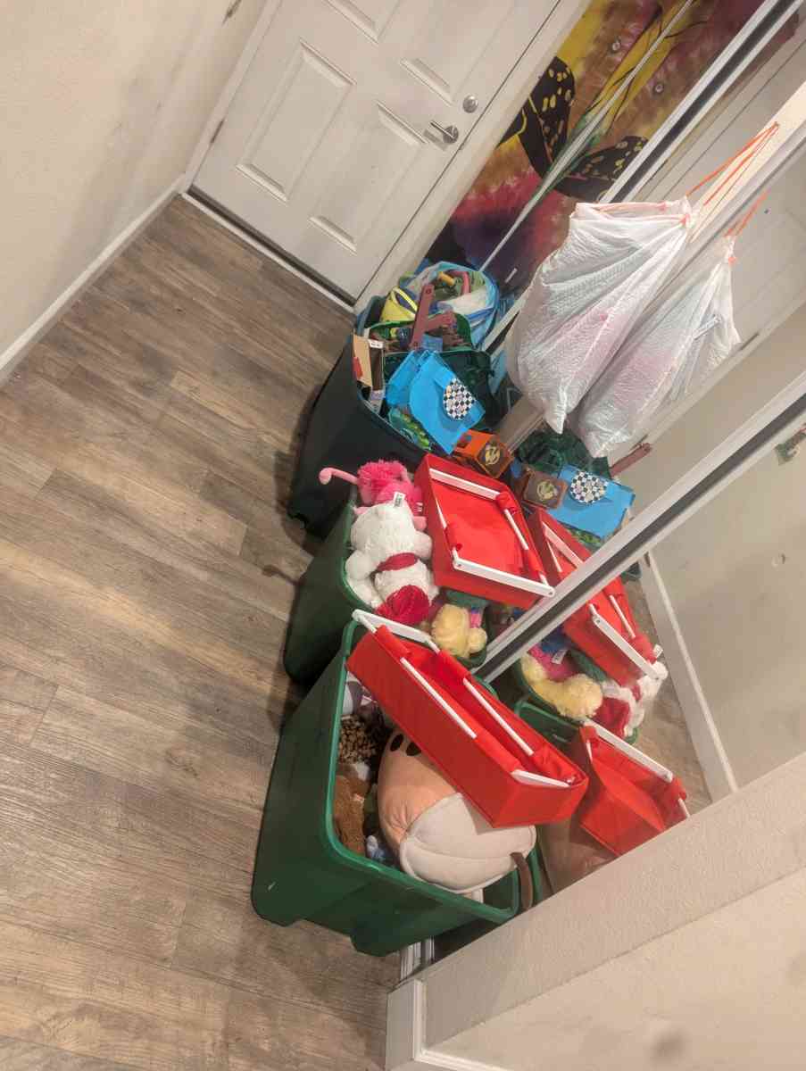 garage sale bunch of random stuff - Citrus Heights, California - FleaMarketBay