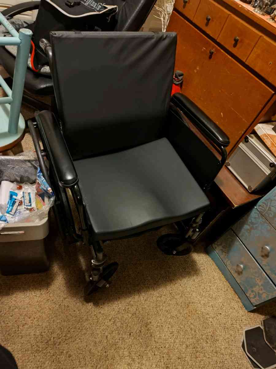 home hospital equipment - Kenosha, Wisconsin - FleaMarketBay