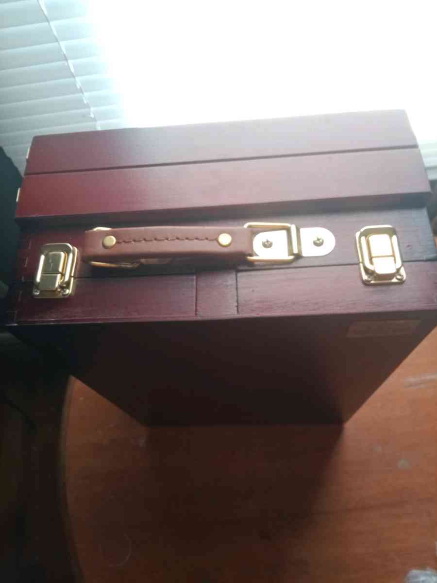 Travel easel complete with supplies - Dayton, Ohio - FleaMarketBay